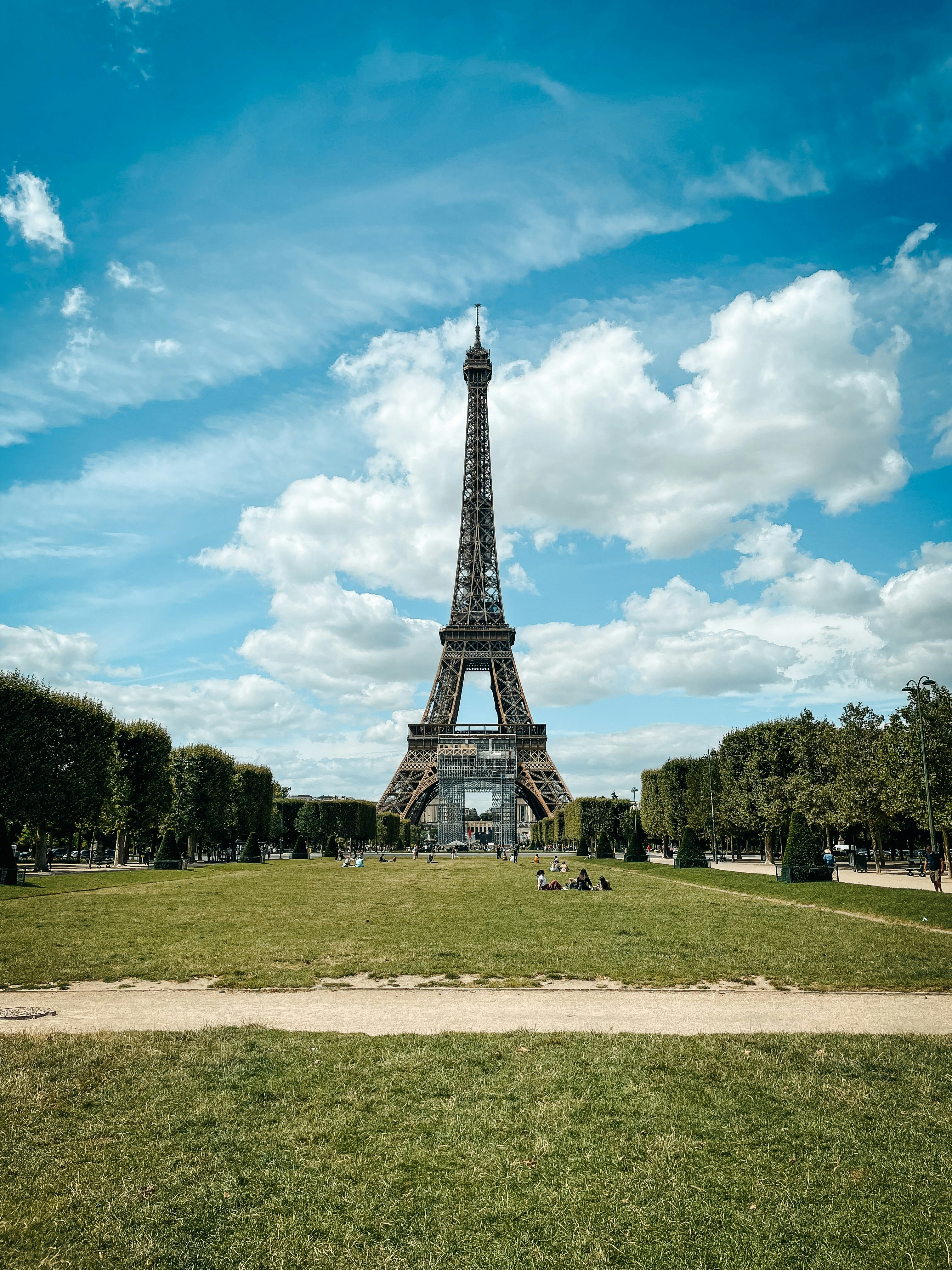 eiffel tower under blue sky during daytime