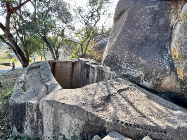 The other bigger oil cauldron carved from the rocks at the fort