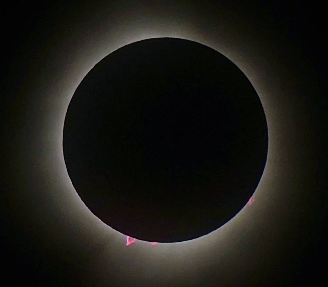 total solar eclipse captures with Vaonis Hestia smartphone telescope