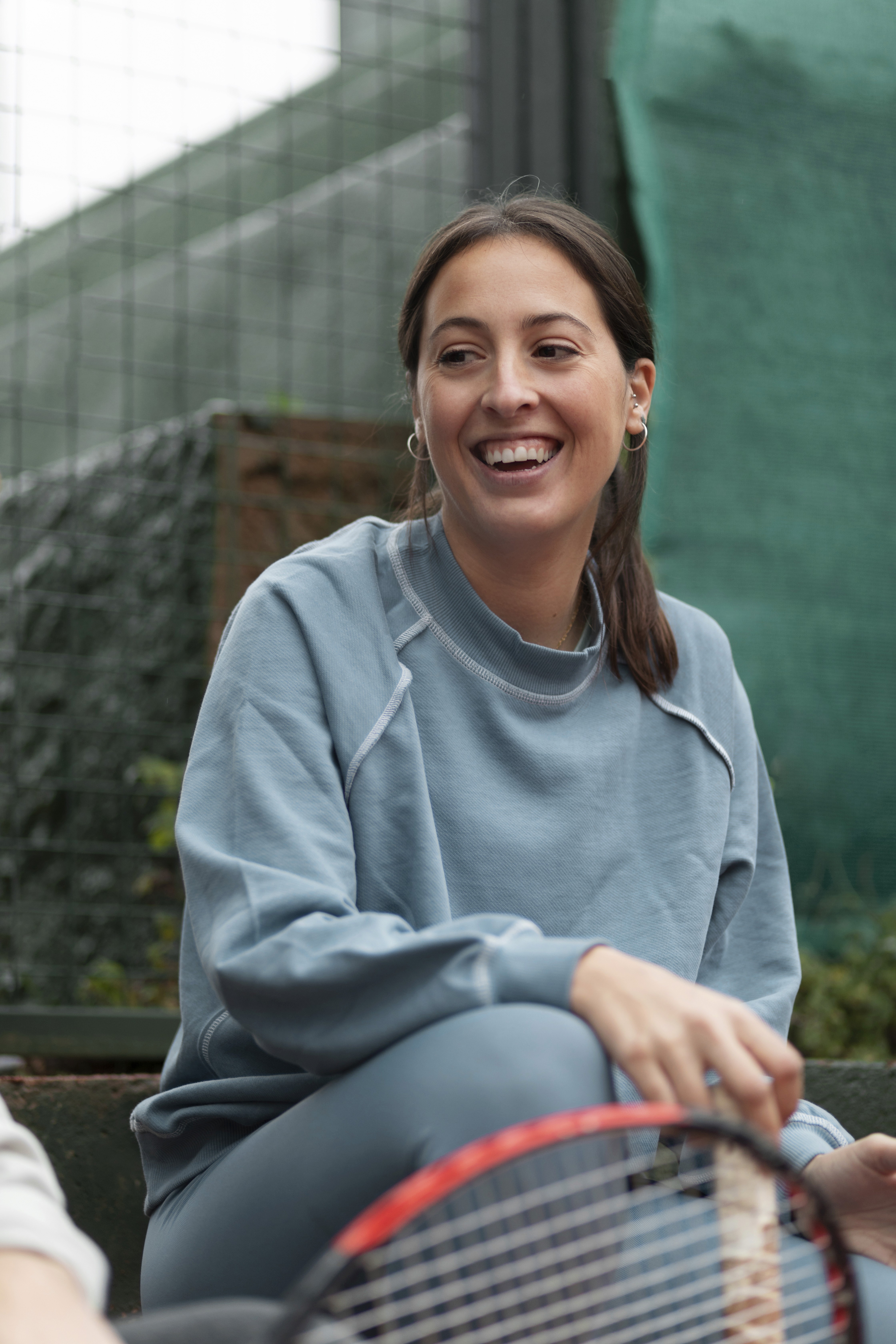 woman playing tennis