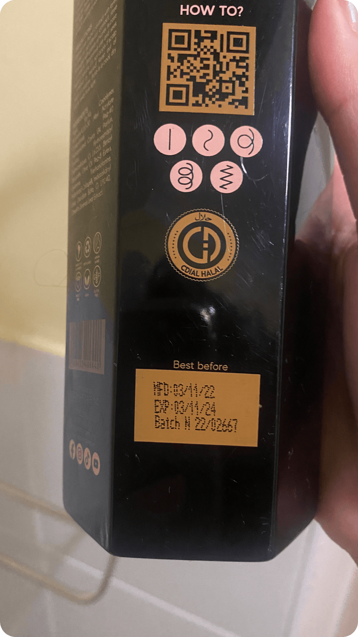 Rezo haircare packaging, QR-Code on the bottle 