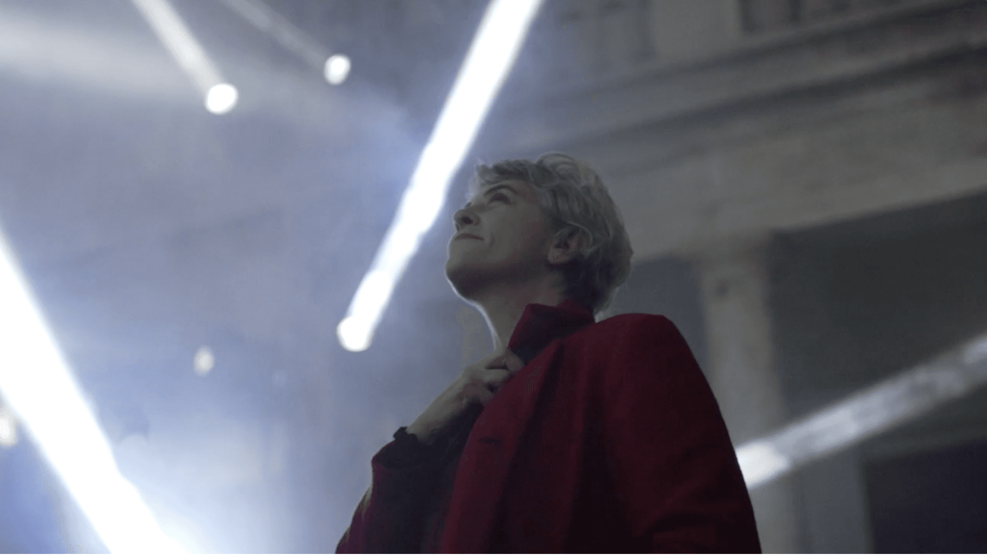 Audience contemplating Radiante Light Artwork