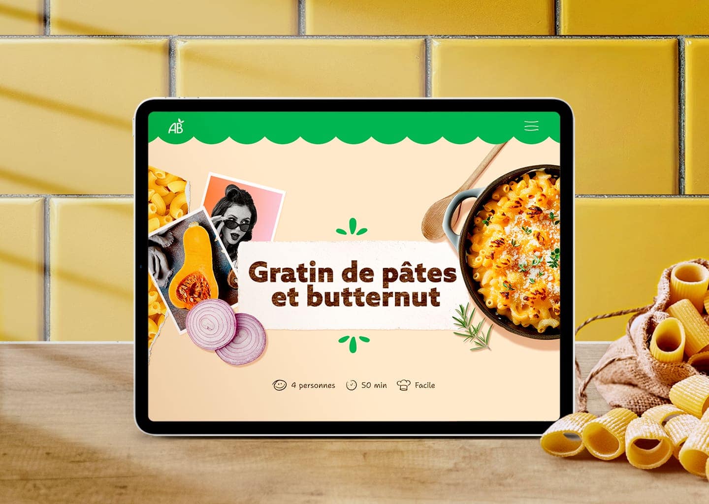 Mockup montrant le Hero de la page recette du site de l'agriculture biologique, sur une tablette, dans une cuisine