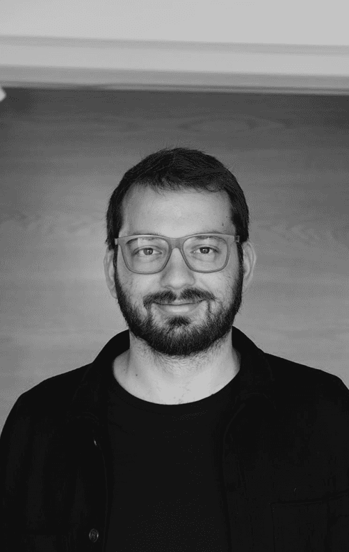 Concetrated triathlete grayscale