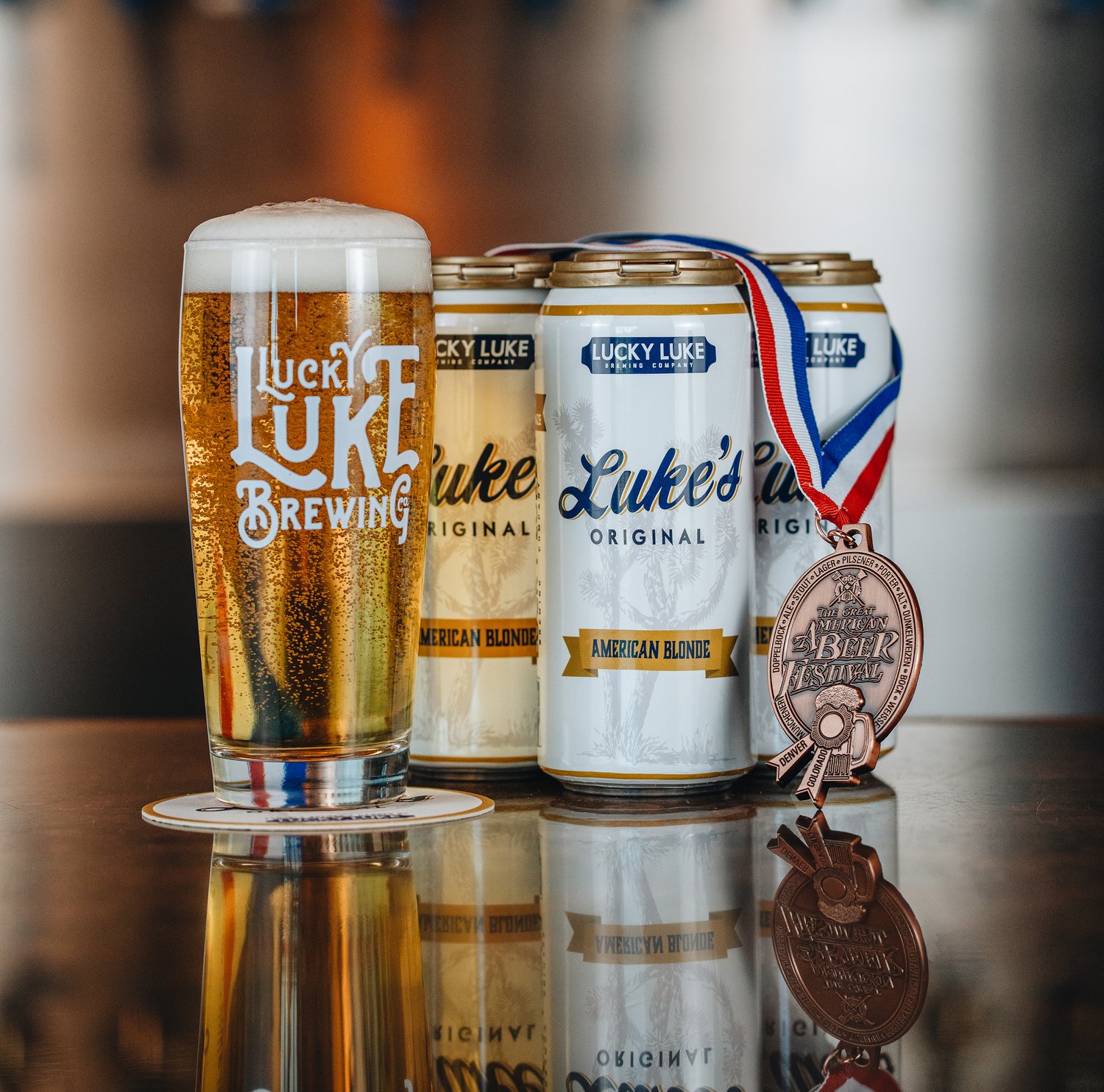 Lucky Luke beer cans with medals displayed on table
