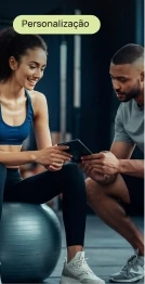 Aluna recebendo treino personalizado