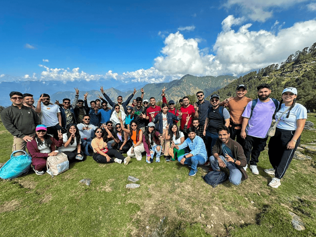 A big group of around 40 people enjoying the best trip of their lives with us