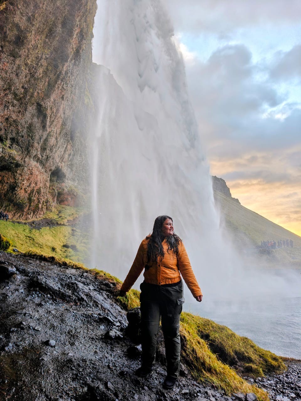 shallow focus photography of water falls