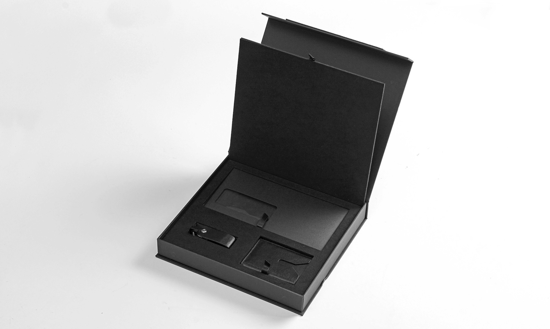 Luxury Italian vegan leather gift set with cardholder USB keychain and envelope