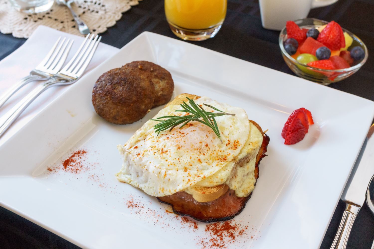 nfinity pool blending into the ocean view, minimalist sun loungers in soft neutral fabric, curved architecture