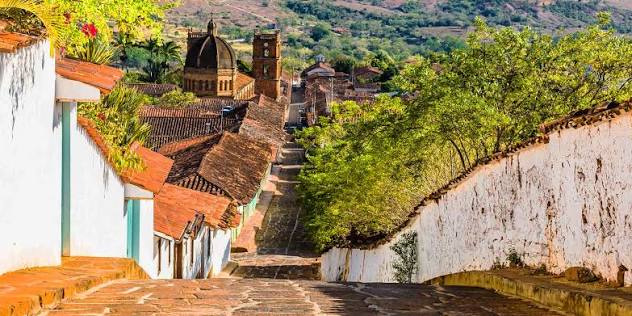 An outdoor market in Colombia
