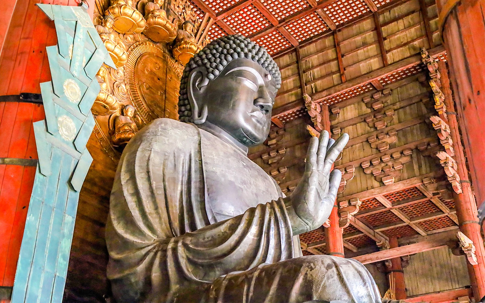 Estatua del Gran Buda dentro del templo Todai-ji, Nara, Japón, parte del tour en autobús de un día por Nara y Kioto.