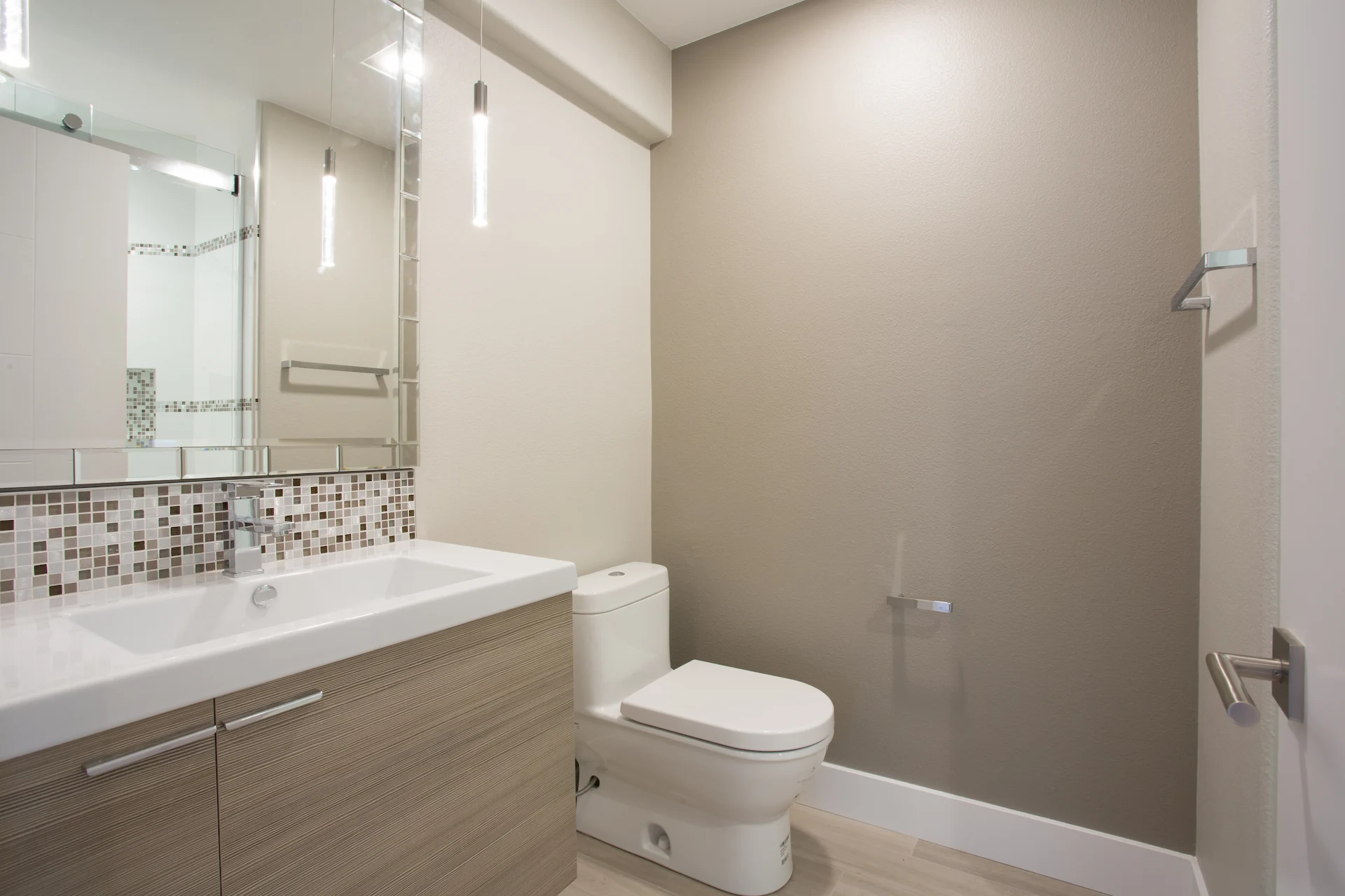 Full view of the 2nd guest's bathroom, exemplifying the home's modern contemporary design with its elegant fixtures and neutral colors in the Harbor Cove remodel.