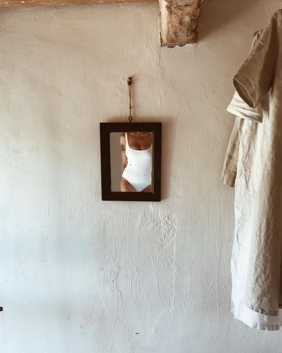 solo woman traveller relaxing retreat italy late summer