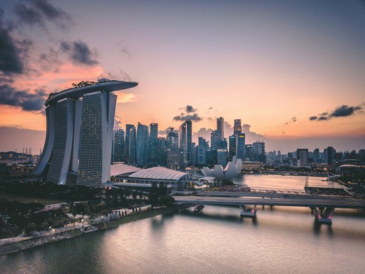 image of boat hotel in singapore