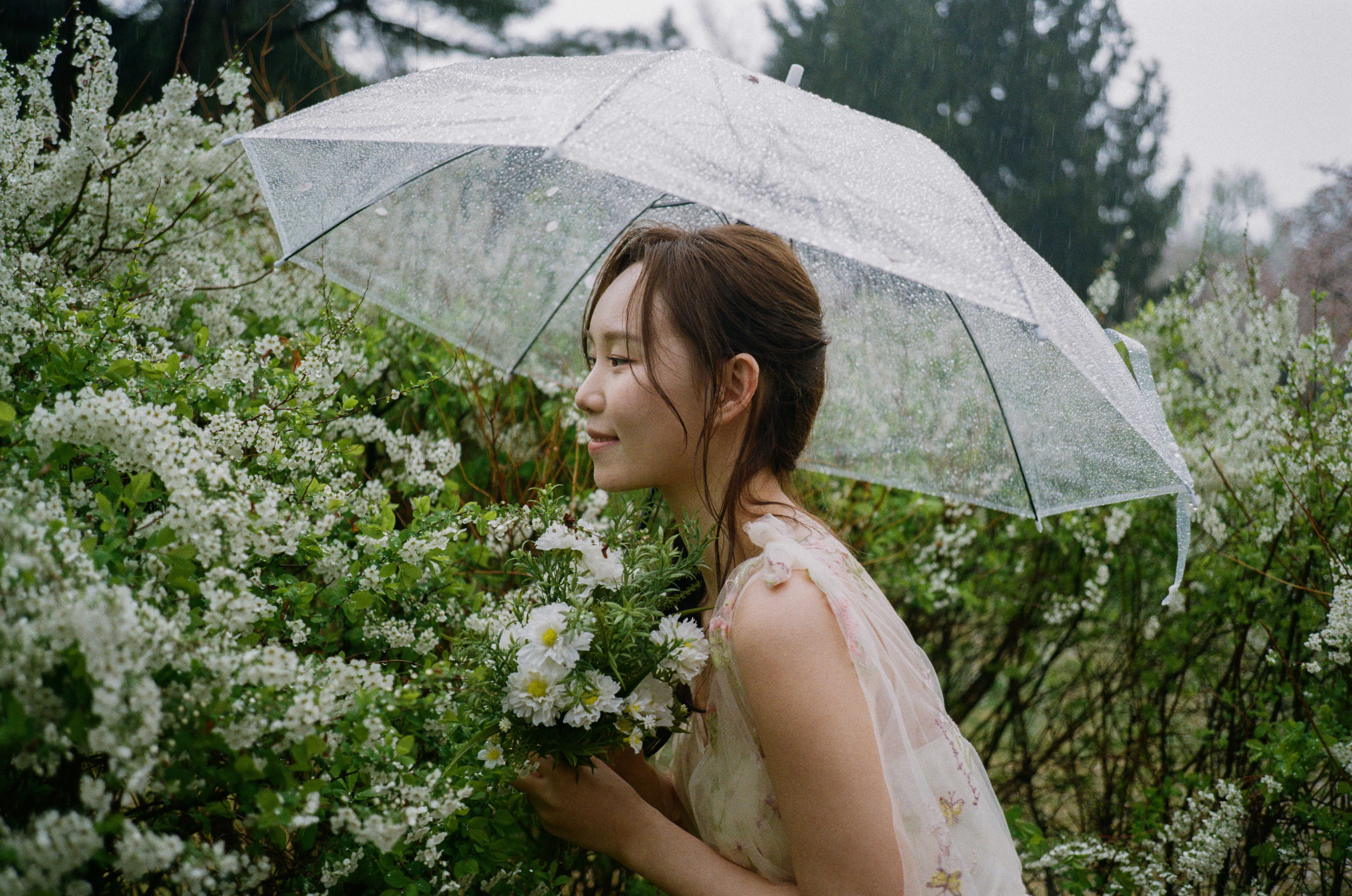 용산공원 미군기지 필름 웨딩스냅 후기 | 오프그리드가 기록한 비 오는 날의 빈티지 로맨스