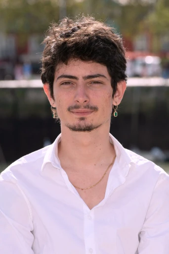 Théo fernandez - fondateur de l'école Anyone - infopreneur client vidéokorner