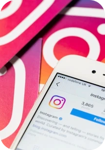Celular exibindo perfil do Instagram – presença digital de nutricionista nas redes sociais