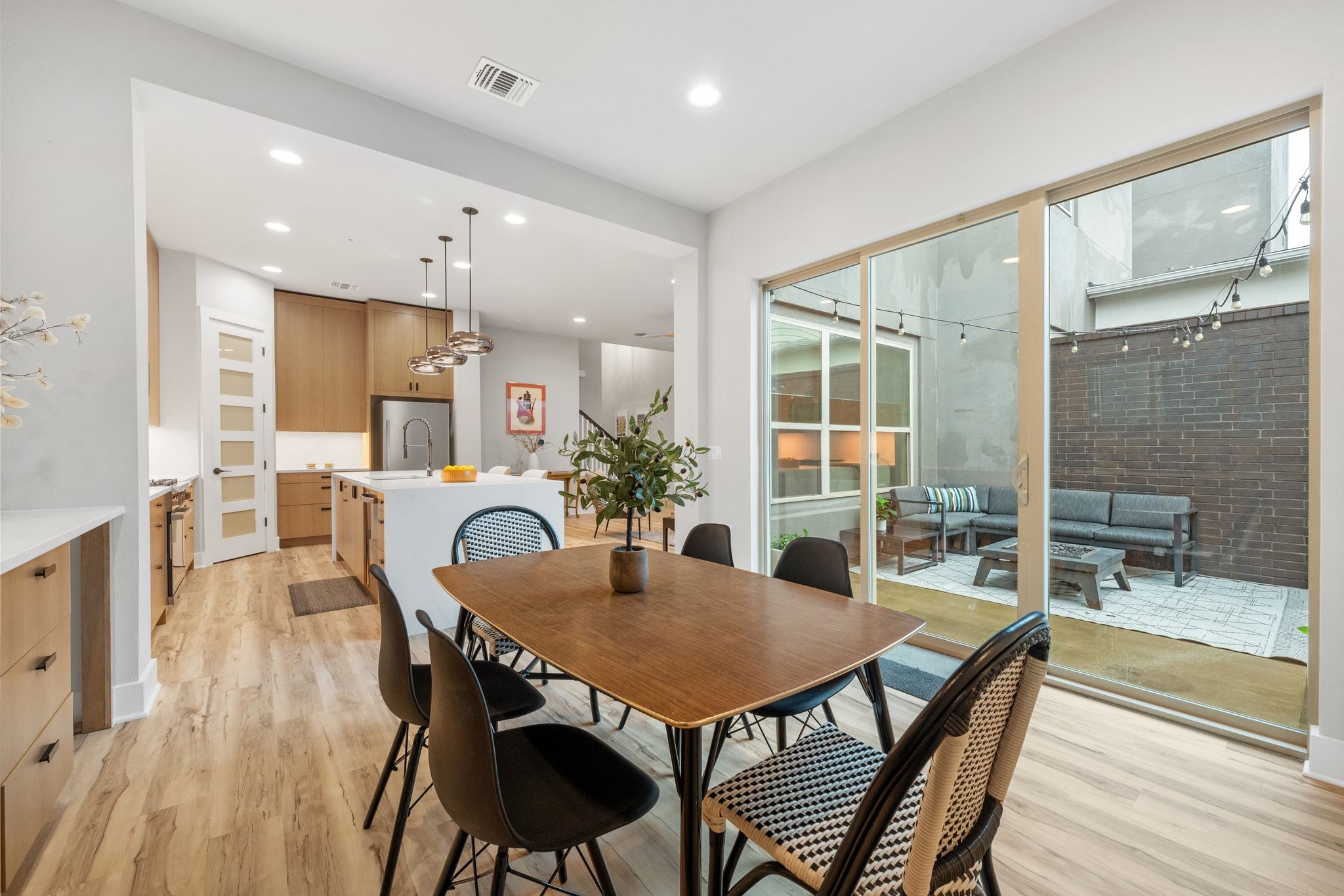 4529 Berkman dining area