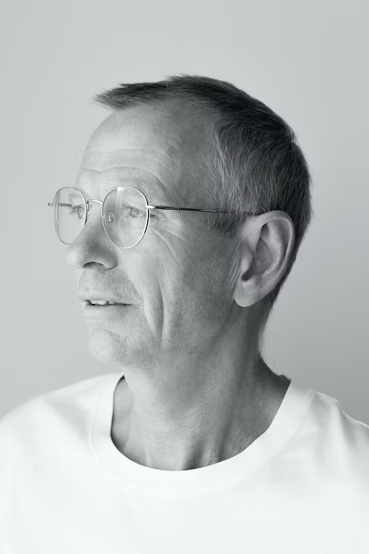 A pile of rolled woodsticks