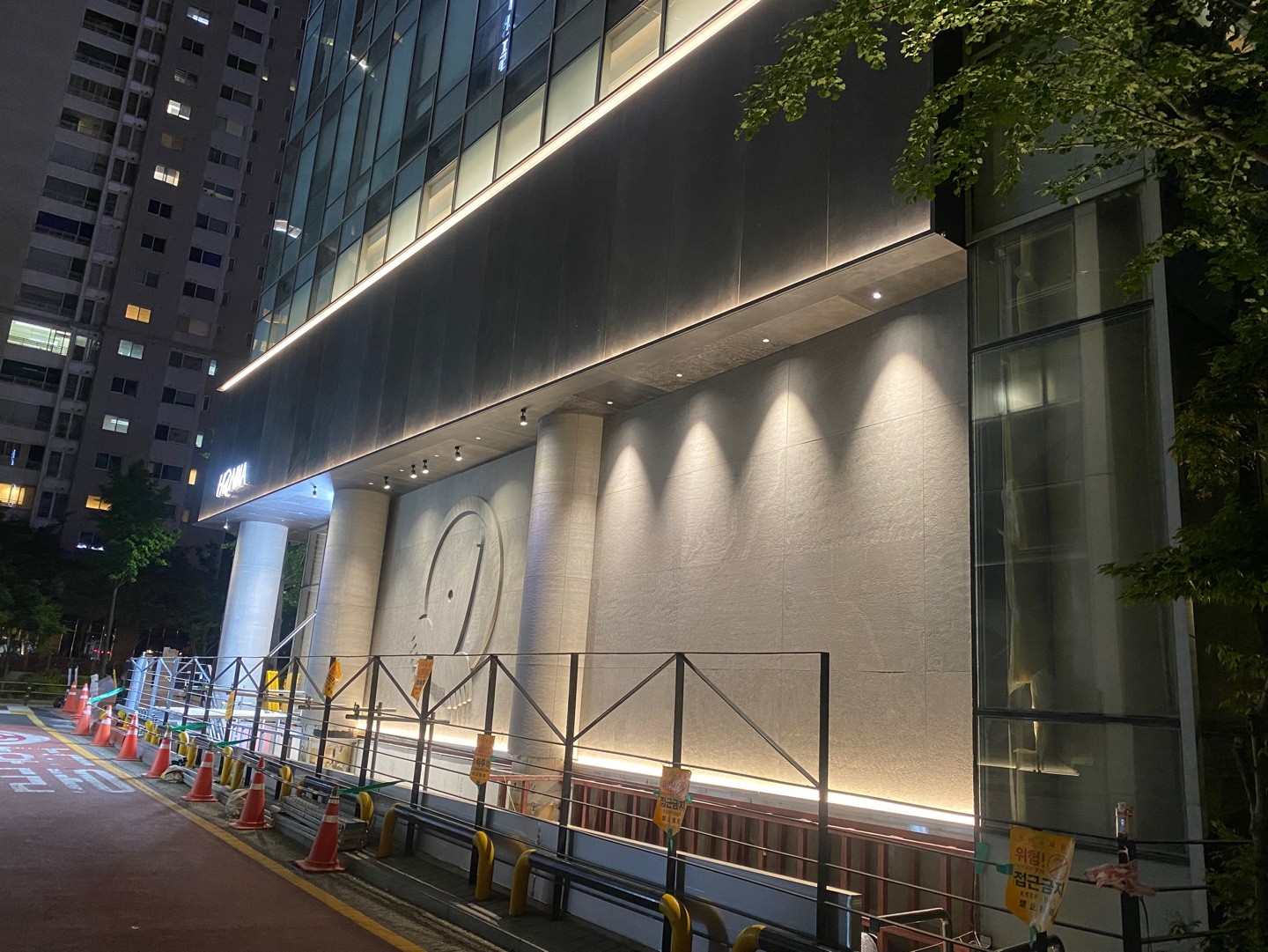 혼마골프 플래그십 스토어 내부 인테리어 - 외관 전경