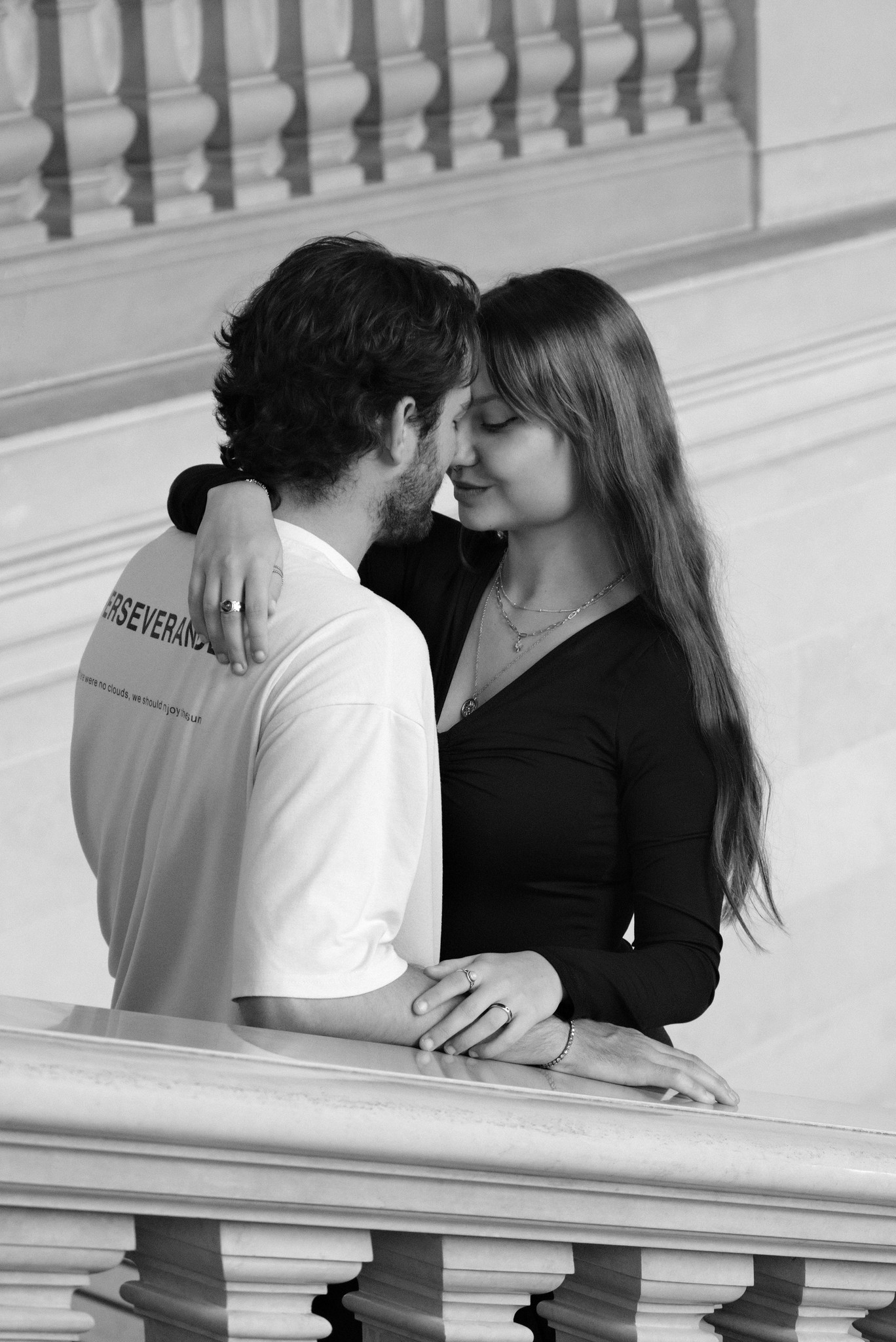 femme au bord de la plage