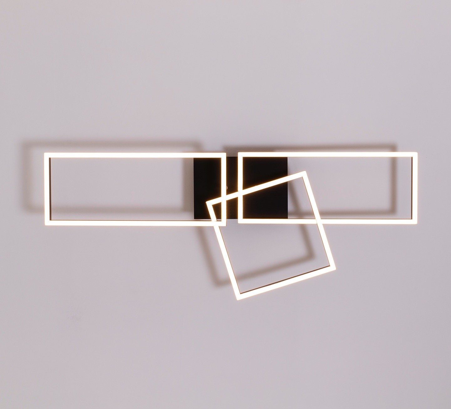 dettaglio di plafoniera di design
