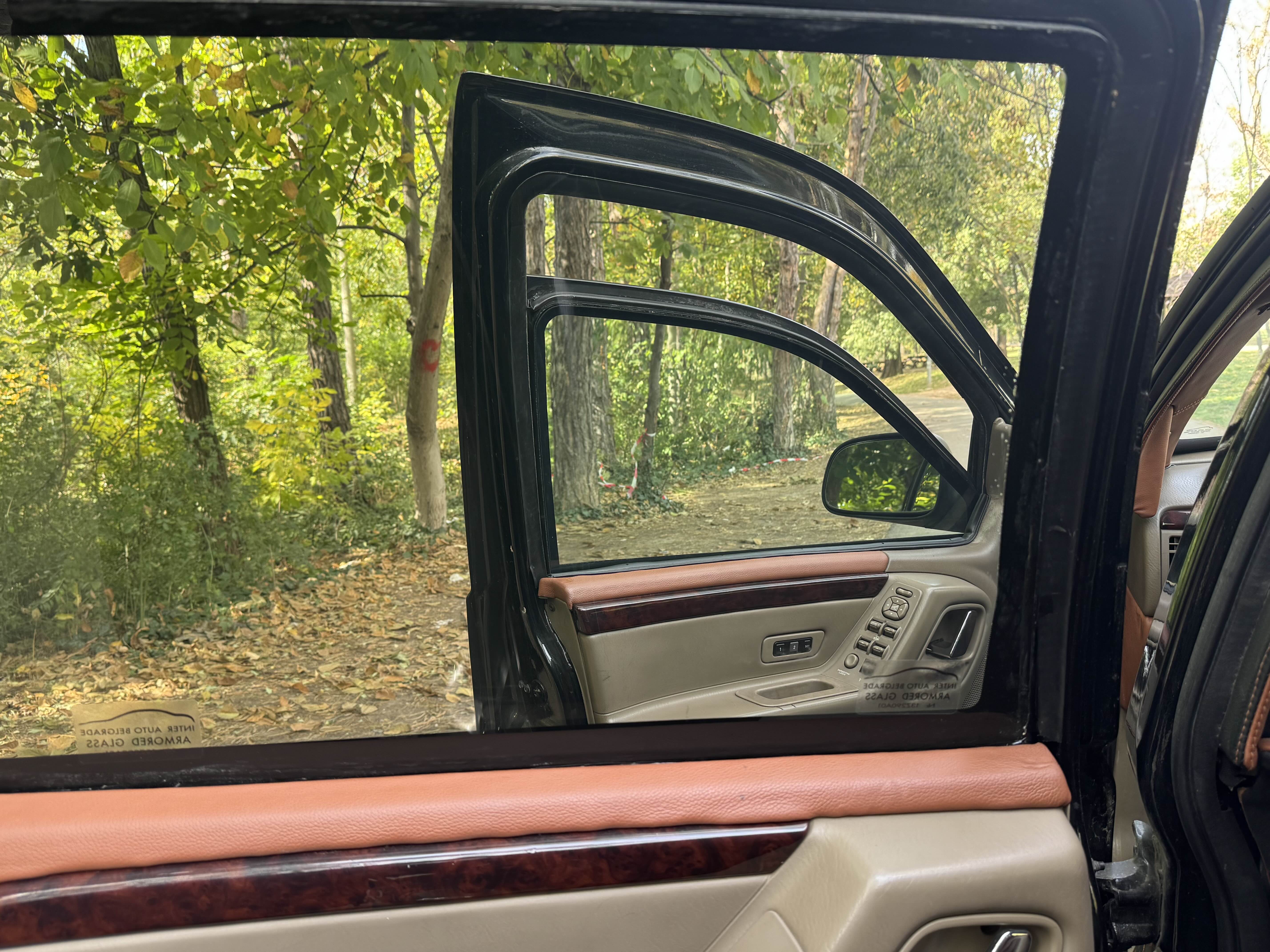 Jeep Cherokee prozor