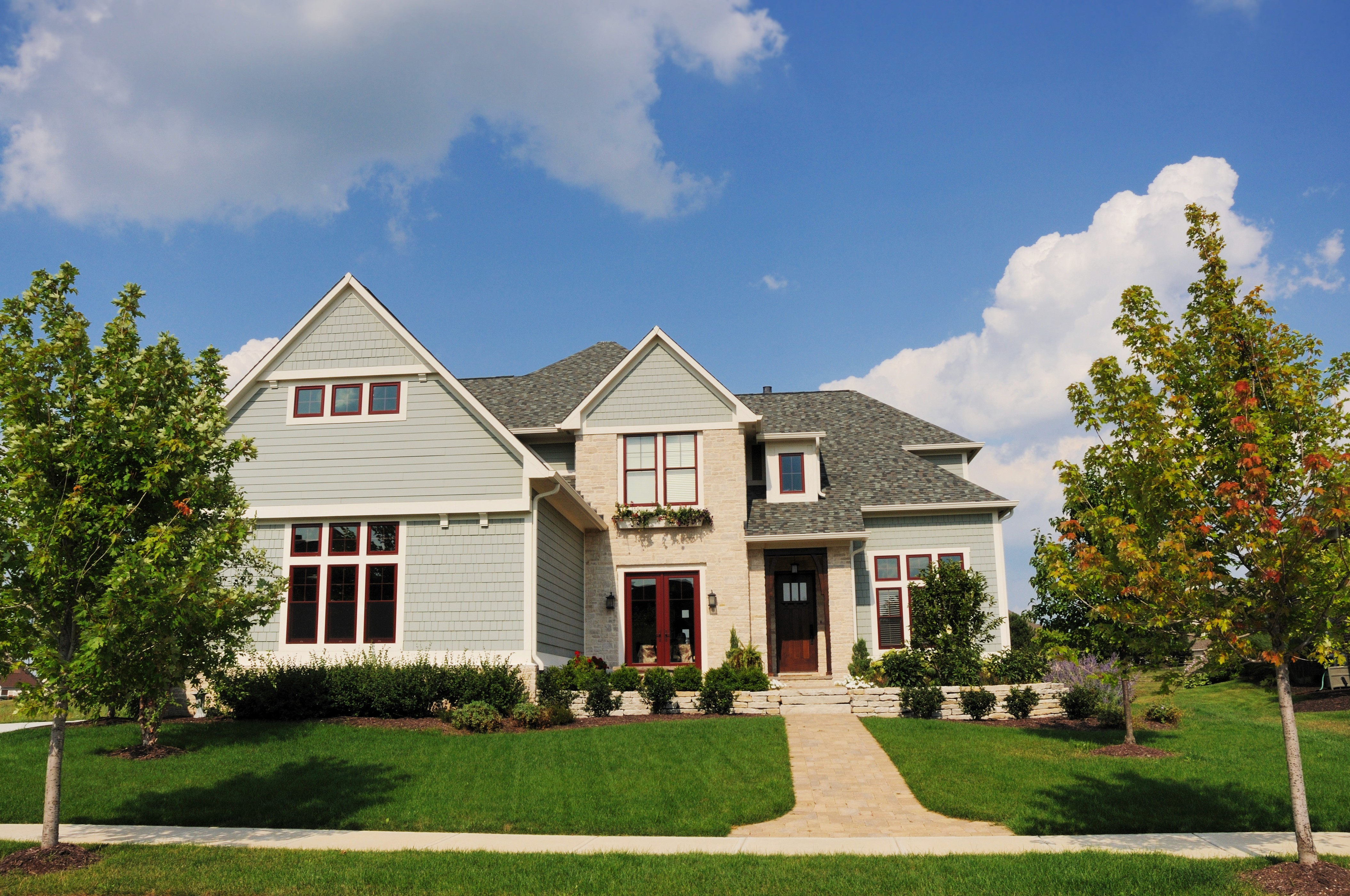 White Farm House in Kentucky with brand new roof