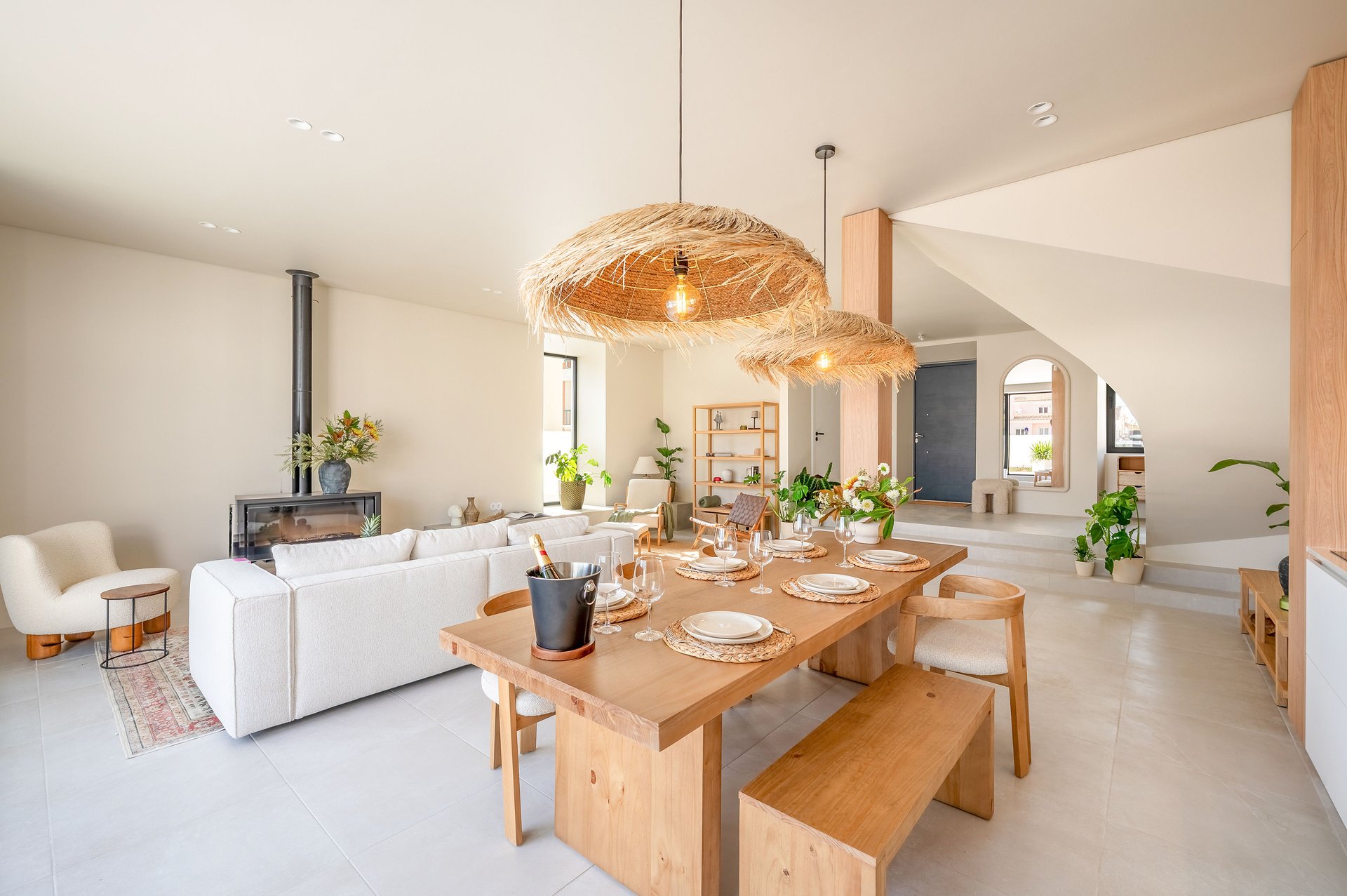 Open kitchen and dining space at Villa Flora