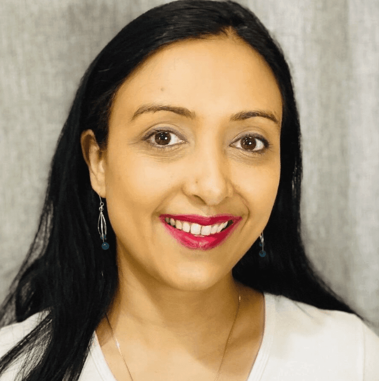 woman on focus photography