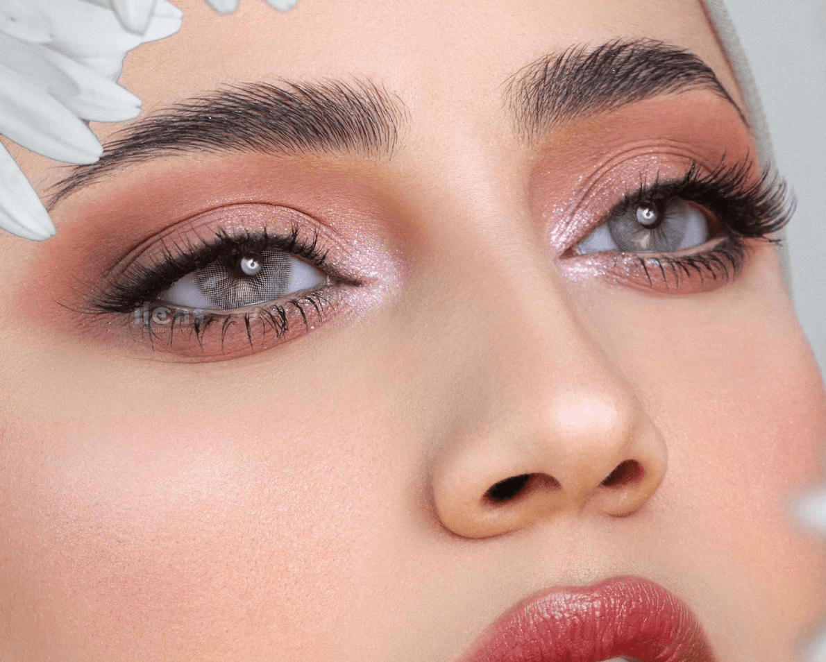 Woman wearing a Necklace