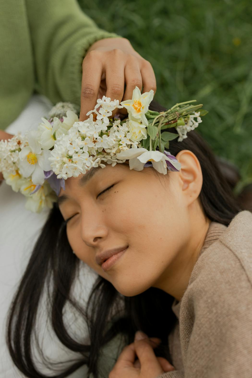Women with flowers on her head