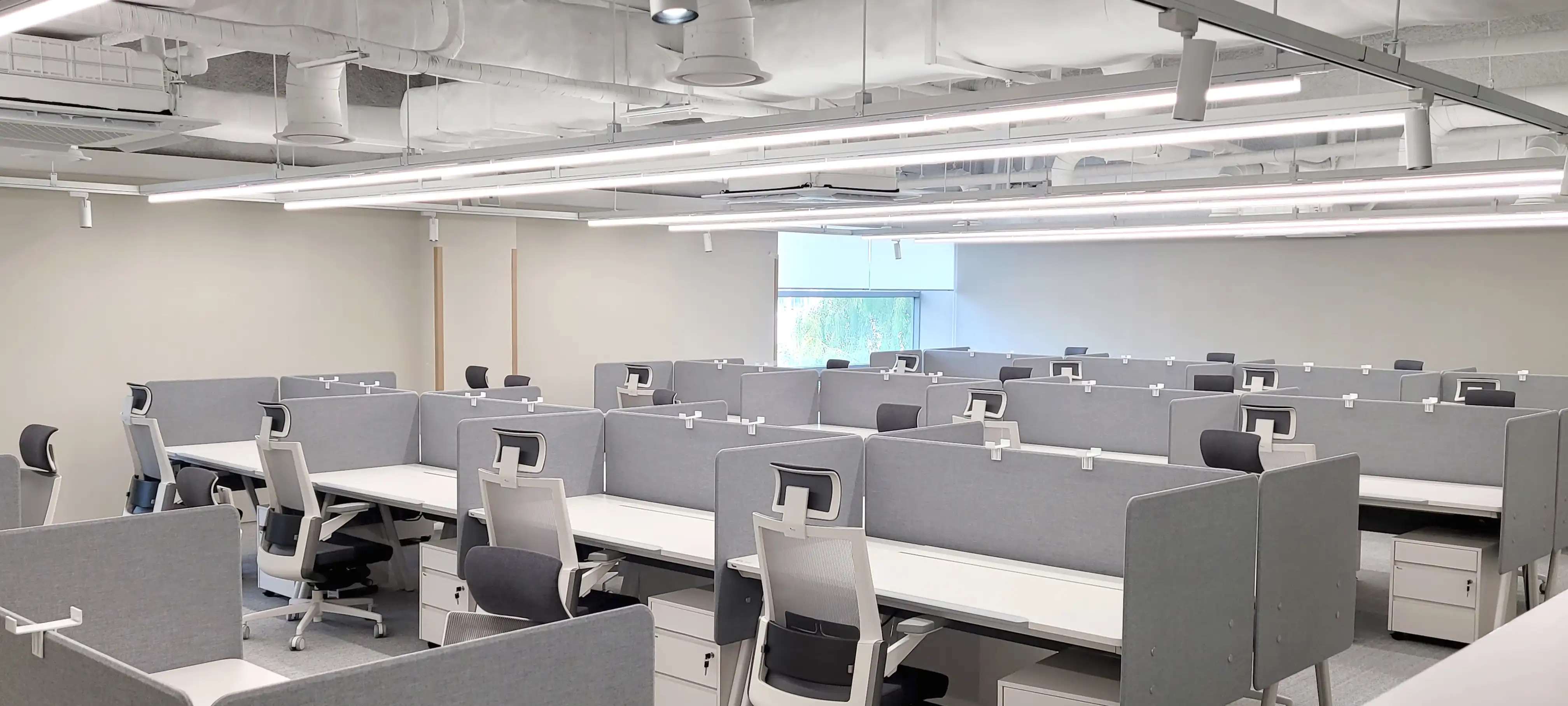 파티션화분을 설치하기 전의 사무실 모습