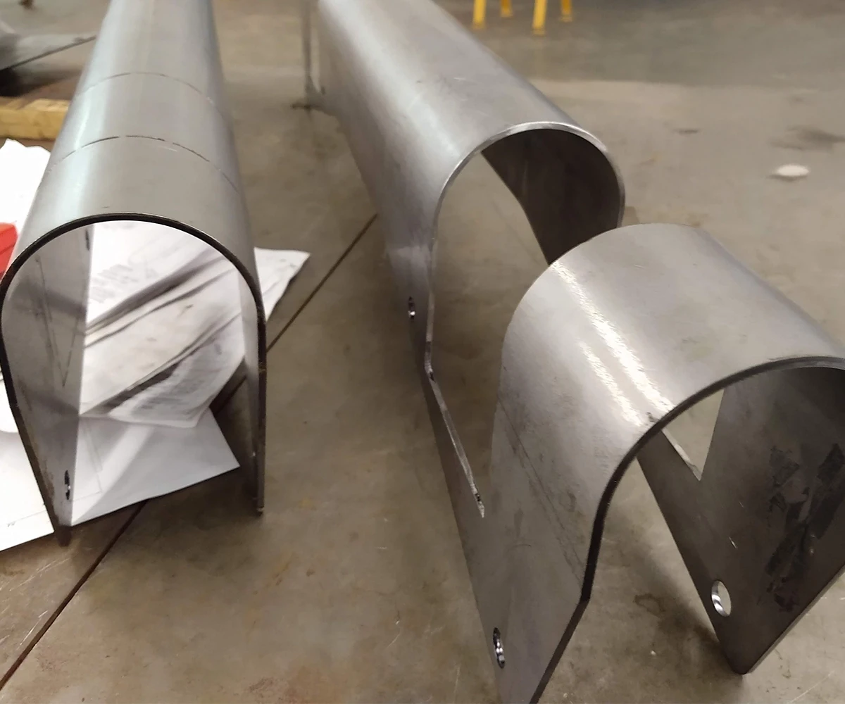 Chapa dobrada por nossa ferramenta especial para dobradeira