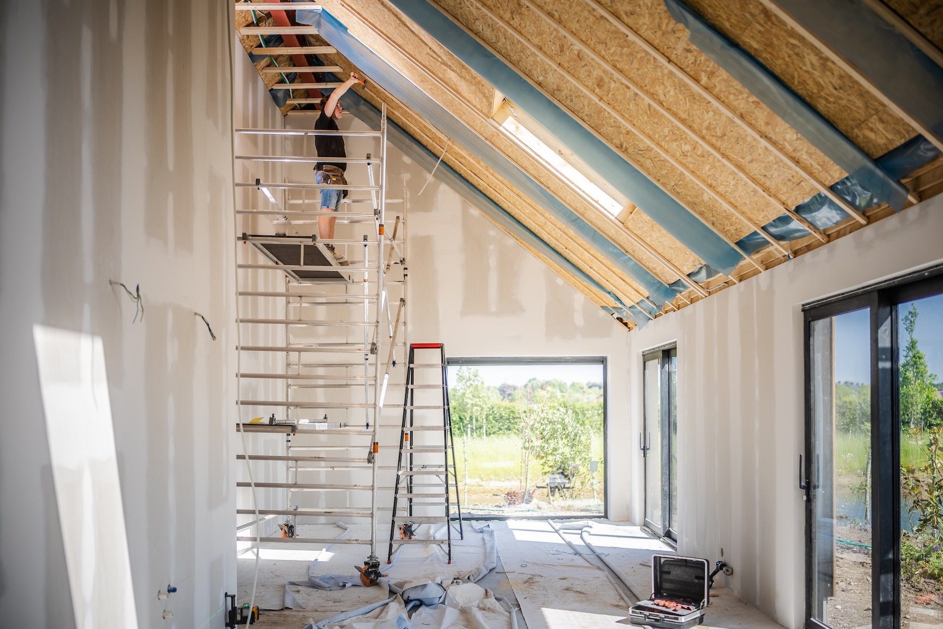 Reinard van Van Voorst Elektrotechniek op een stijger aan het werk
