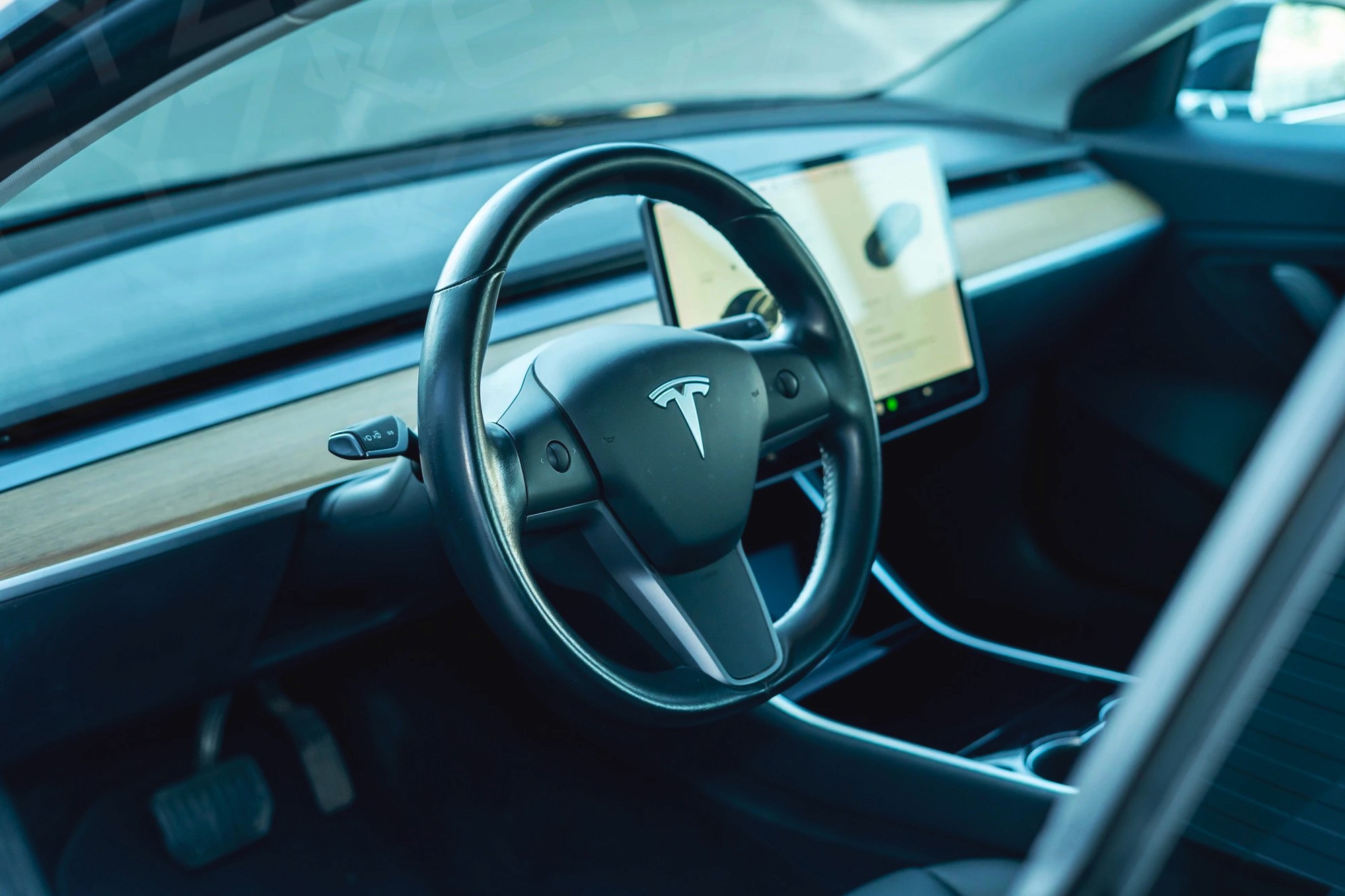 Vue interieur Tesla Model 3 Dual Motor Noir – Location Berline à Dubaï | Keyz Rent