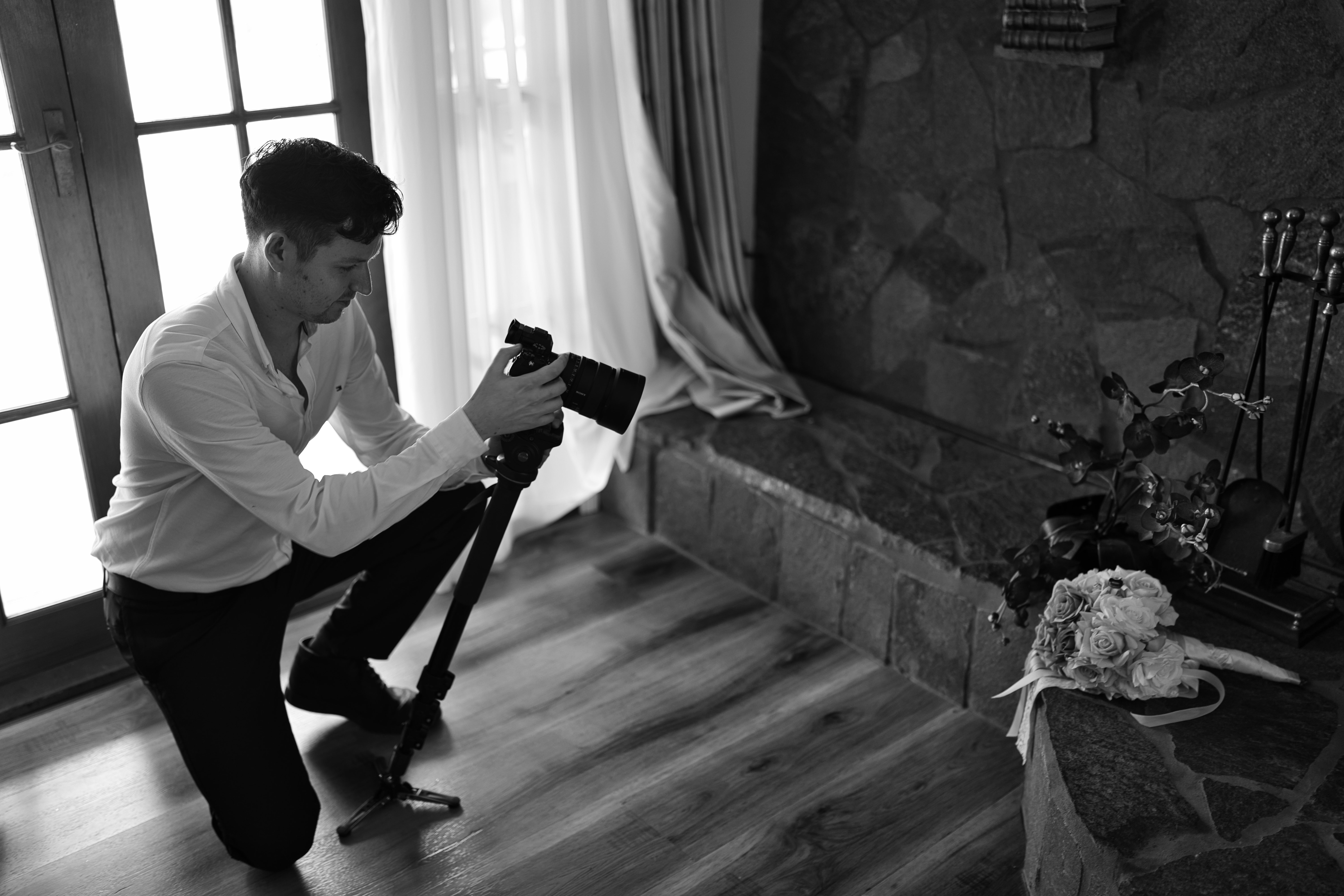Ben Fairhurst, Principal filmmaker of Creo Bella Luxury Wedding Films, shooting detail shots in 4k at Coolibah Downs Estate, Gold Coast