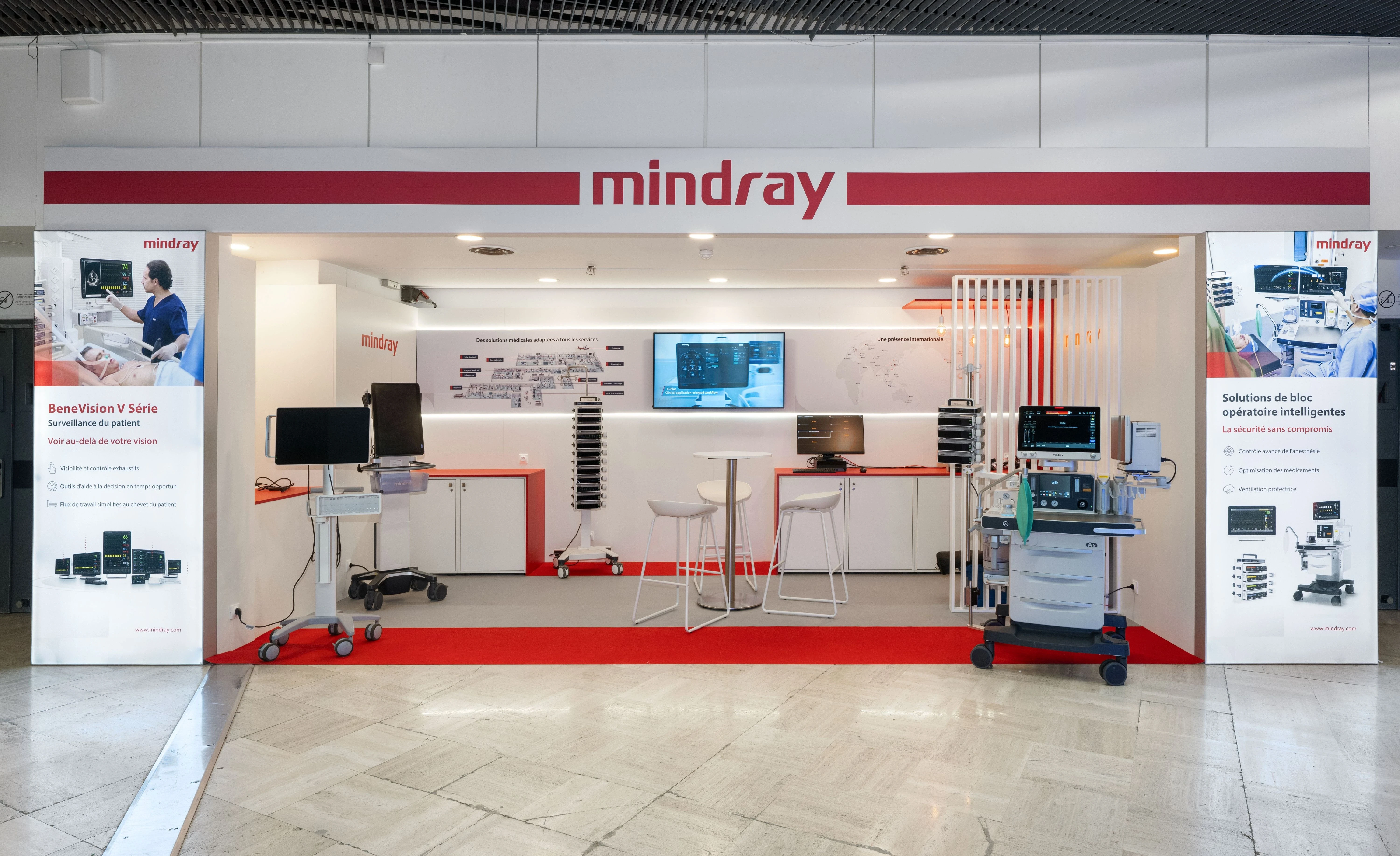 stand Mindray au congrès SFAR 2025 à Paris avec équipements d’anesthésie et mur rétroéclairé