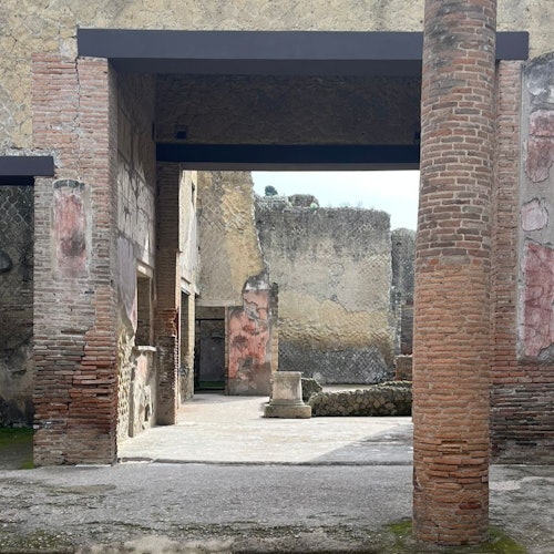 Дом с двумя атриумами