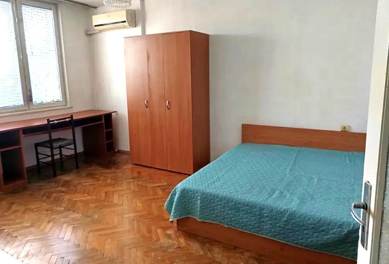 Спалня в едностаен апартамент под наем в кв.Възраждане Русе