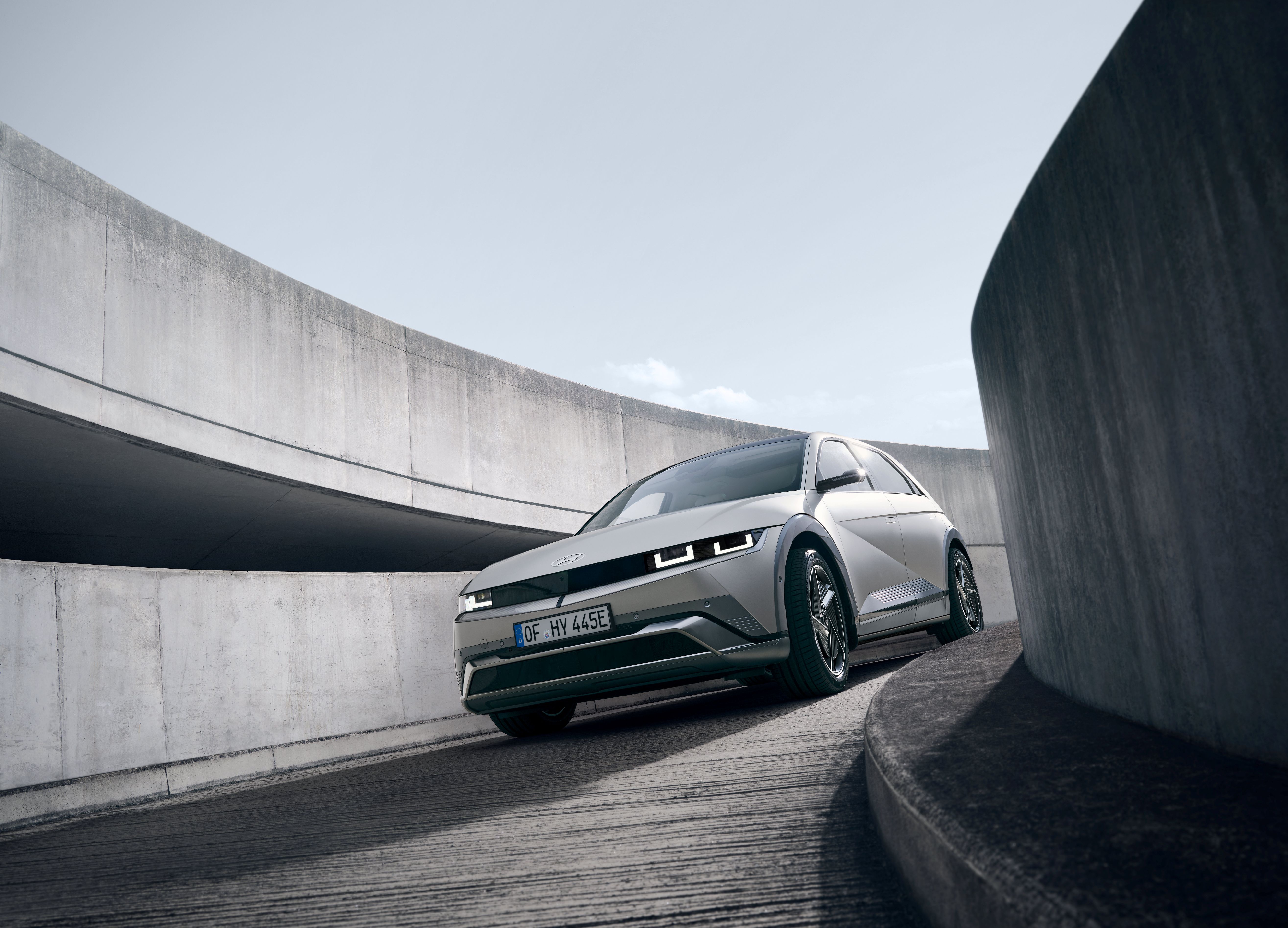 The Hyundai IONIQ 5 in an urban setting – an electric design statement against a backdrop of modern architecture.