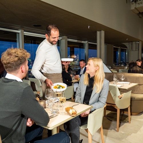 Эйфелева башня: билеты на ужин в Madame Brasserie в Париже