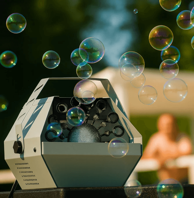 Seifenblasenmaschine bläst blasen