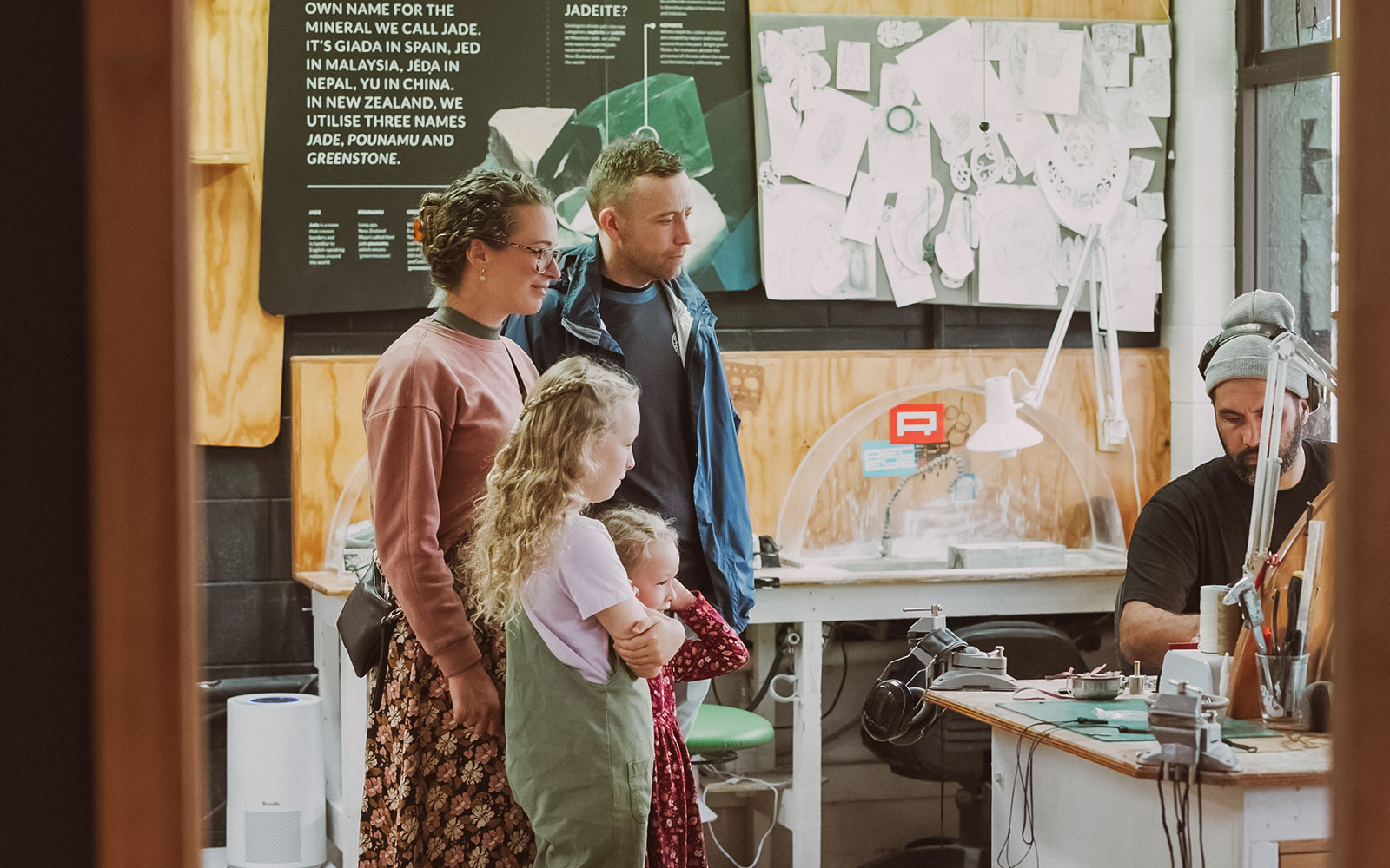Family observing jade carving process on Mountain Jade Highlights Tour.