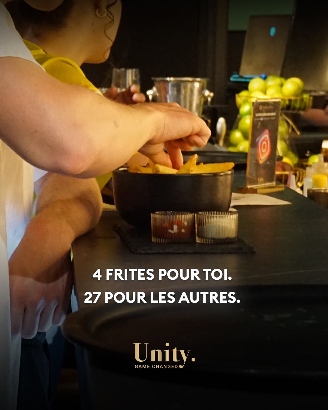 Entrepreneurs engaging in a lively discussion during a Bizz Buzz networking event.