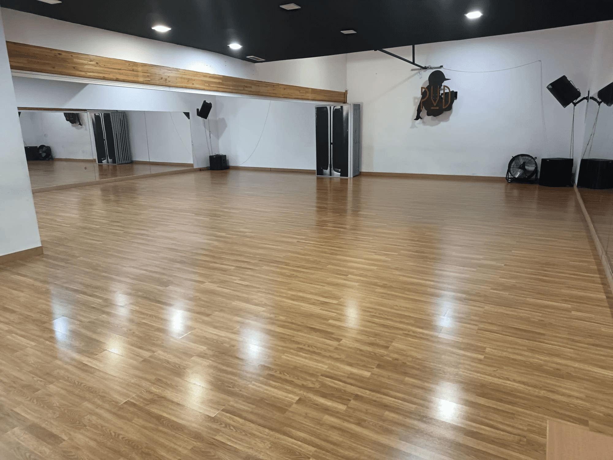 Très grande salle de danse