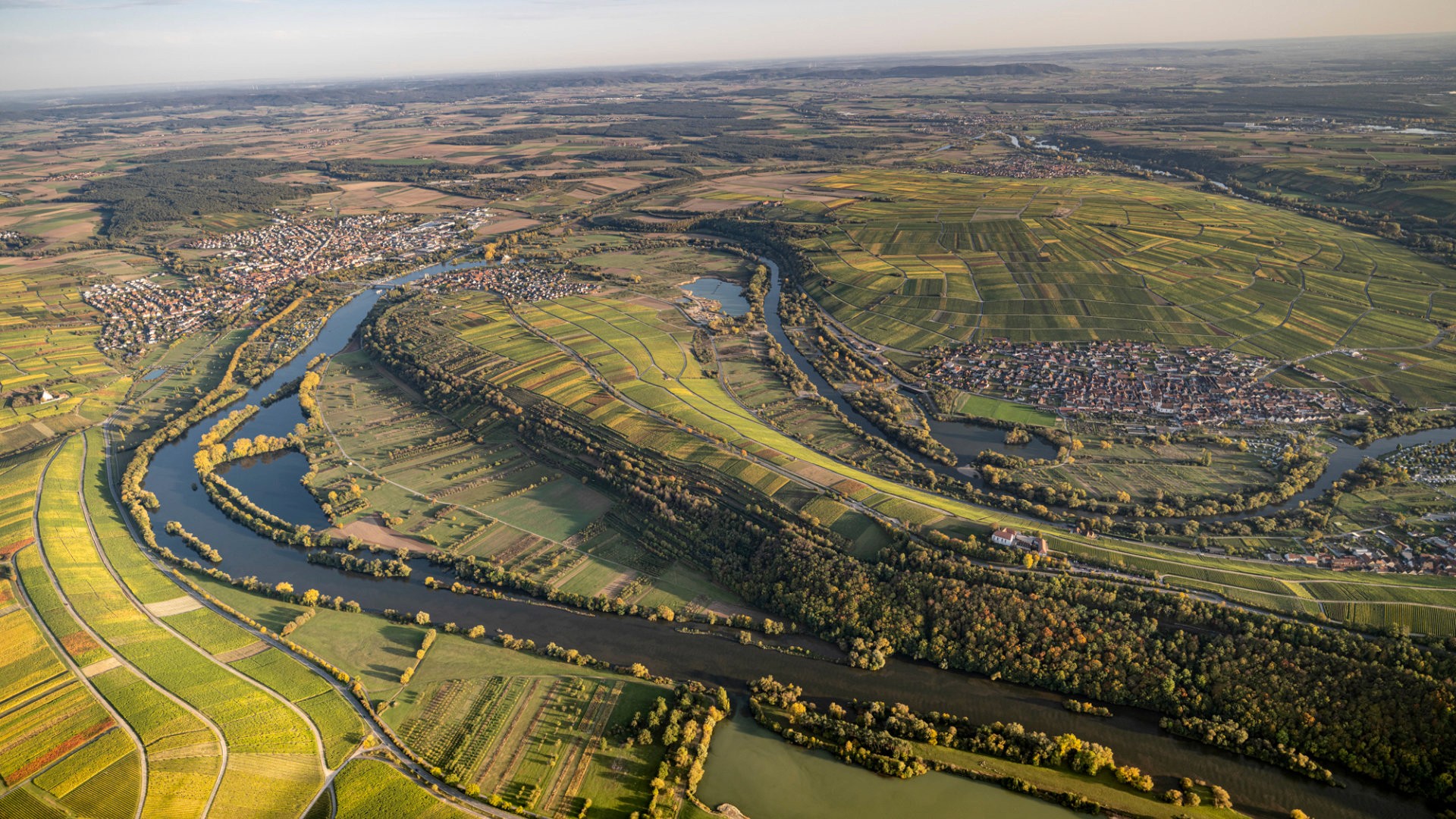 Luftbild Maria im Weingarten bei Sonnenuntergang