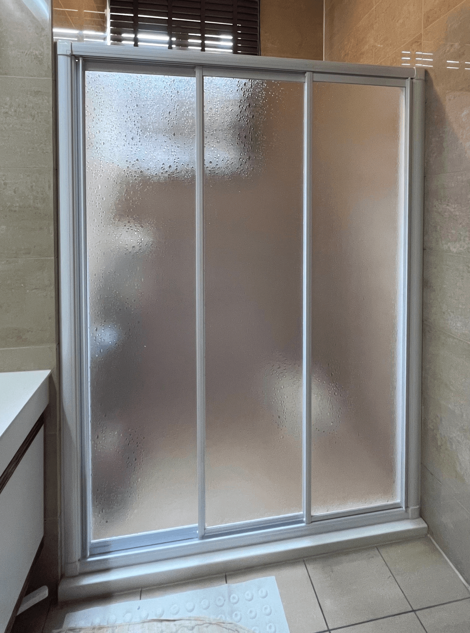 一字型三片純白 PS 板有框淋浴門