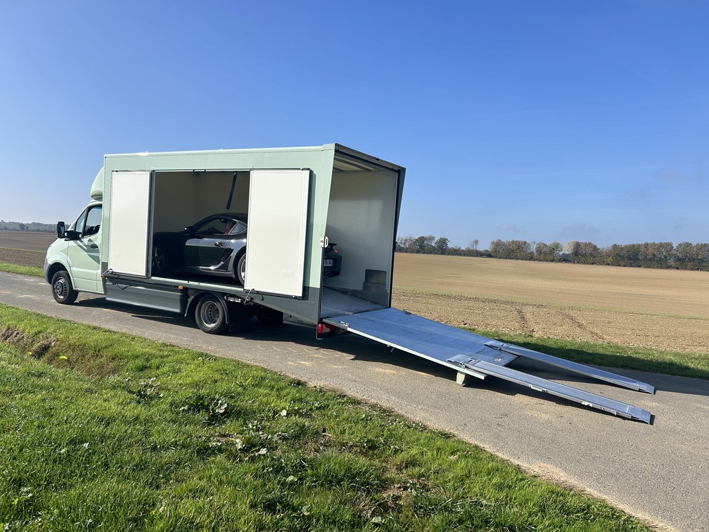 photo porte voiture fermé